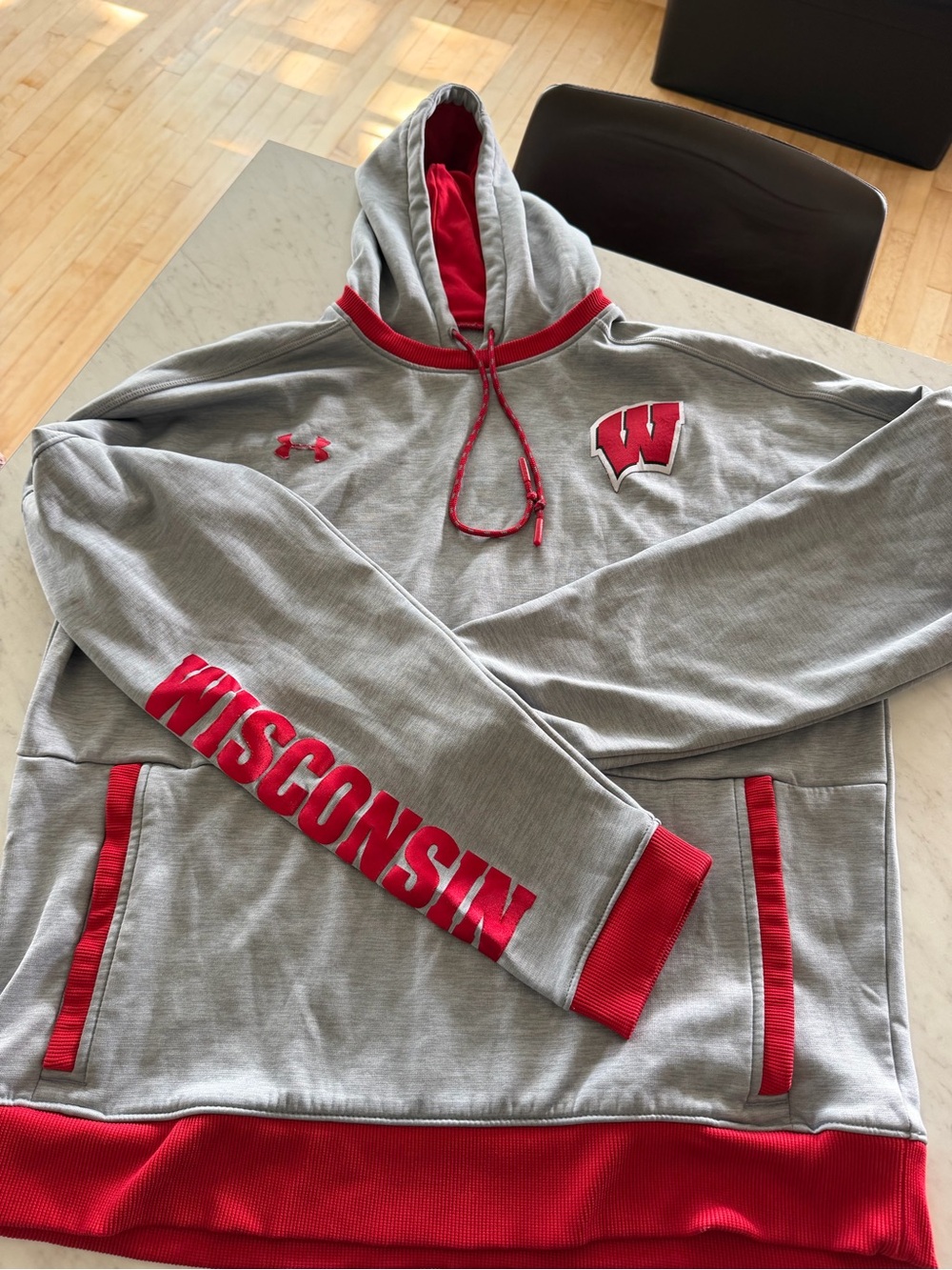 Under Armour Wisconsin Badger Gray & Red Hooded Sweatshirt Medium